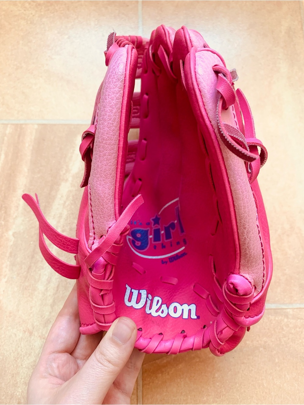 Wilson It's A Girl Thing Pink 10" Left Hand Softball/Baseball Leather Glove - Picture 2 of 3